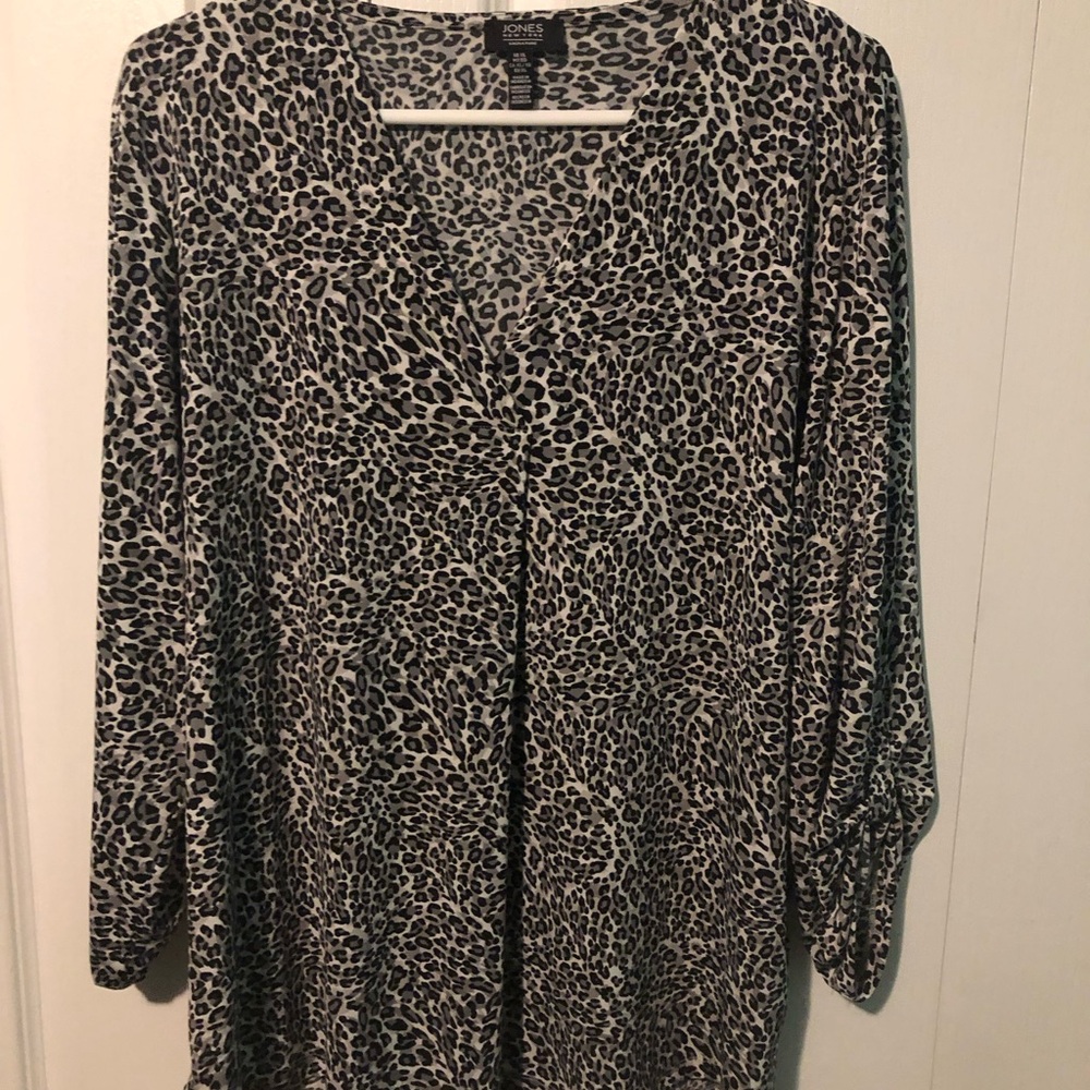 Jones New York Animal Print V-Neck Blouse